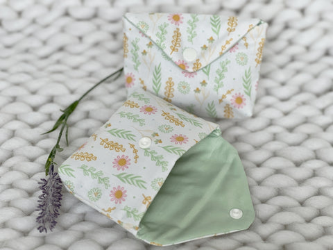 Hygiene & Tampontasche, Pflastertasche, Medikamententasche  "flower mint“